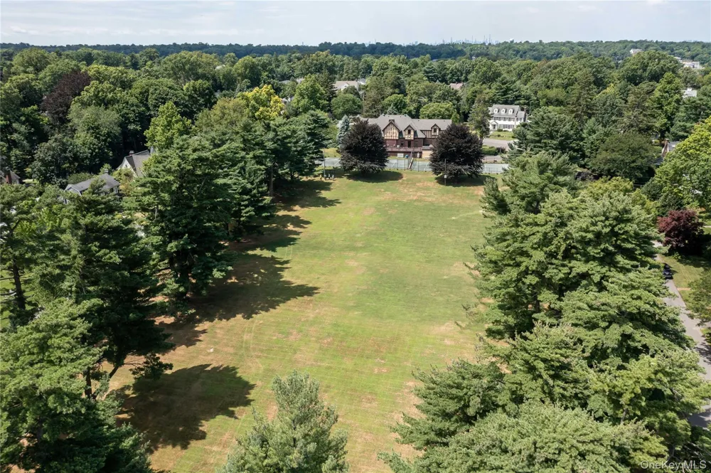 77 Brookside Drive Manhasset, NY 11030