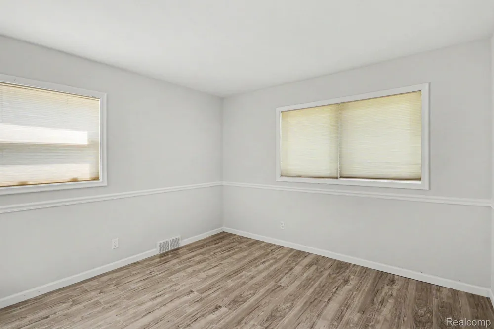 2360 Pineview West Bloomfield Charter Township, MI 48324