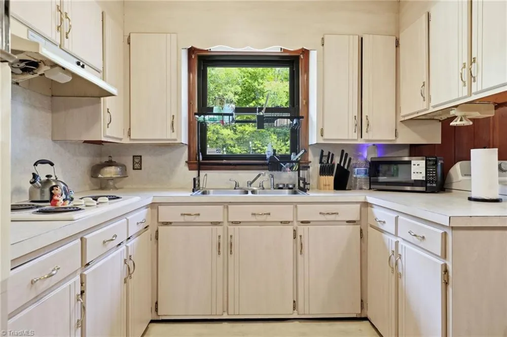 6135 Stanleyville Drive Rural Hall, NC 27045