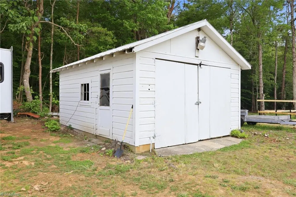 6135 Stanleyville Drive Rural Hall, NC 27045
