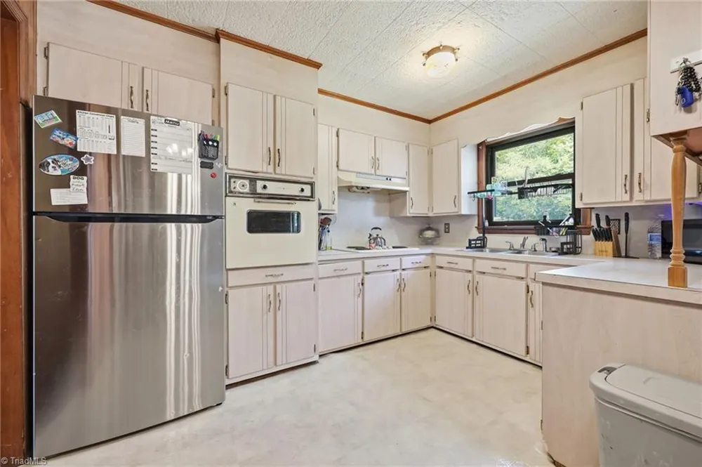 6135 Stanleyville Drive Rural Hall, NC 27045