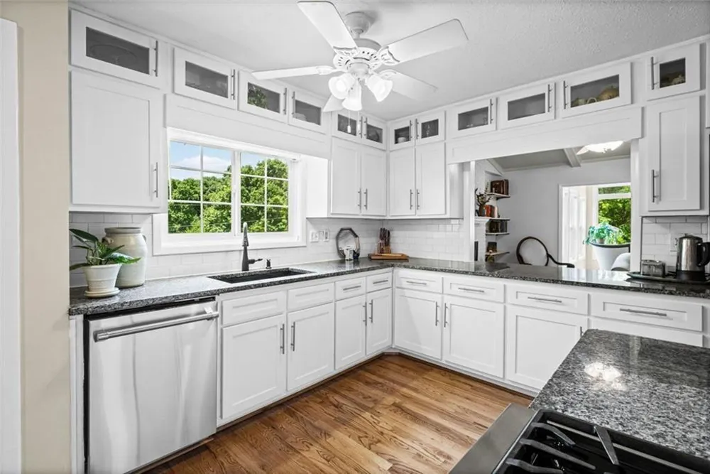 2730 Fontainebleau Drive Dunwoody, GA 30360