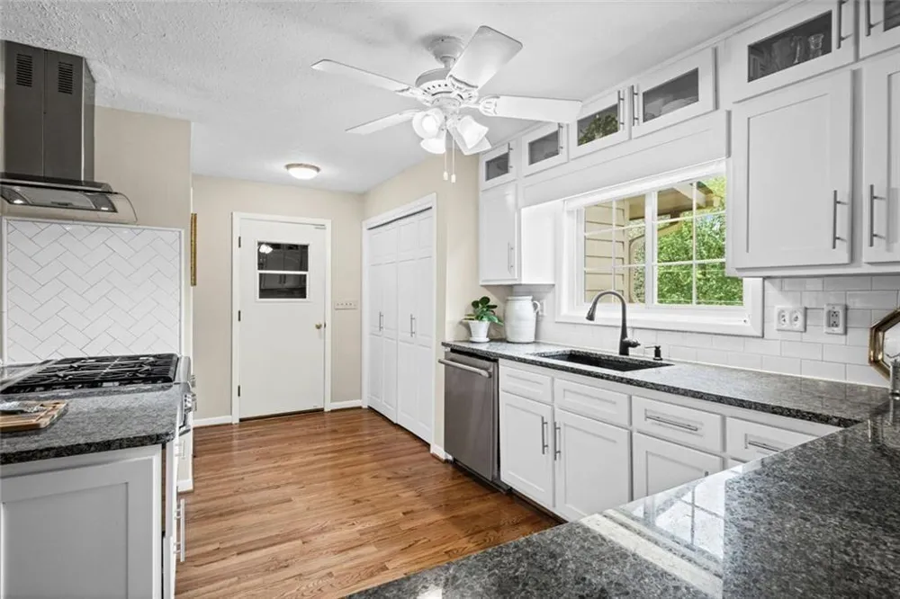 2730 Fontainebleau Drive Dunwoody, GA 30360