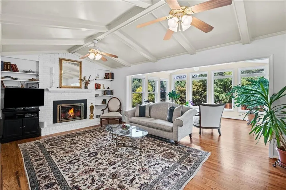 2730 Fontainebleau Drive Dunwoody, GA 30360