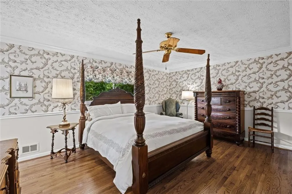 2730 Fontainebleau Drive Dunwoody, GA 30360