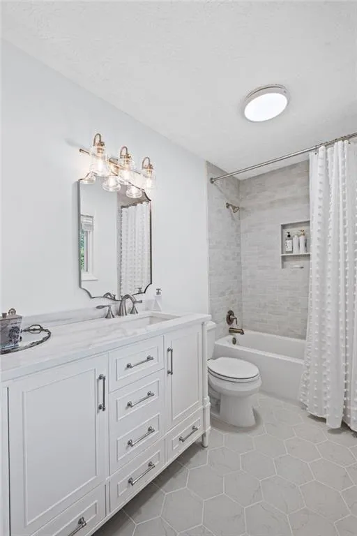 2730 Fontainebleau Drive Dunwoody, GA 30360