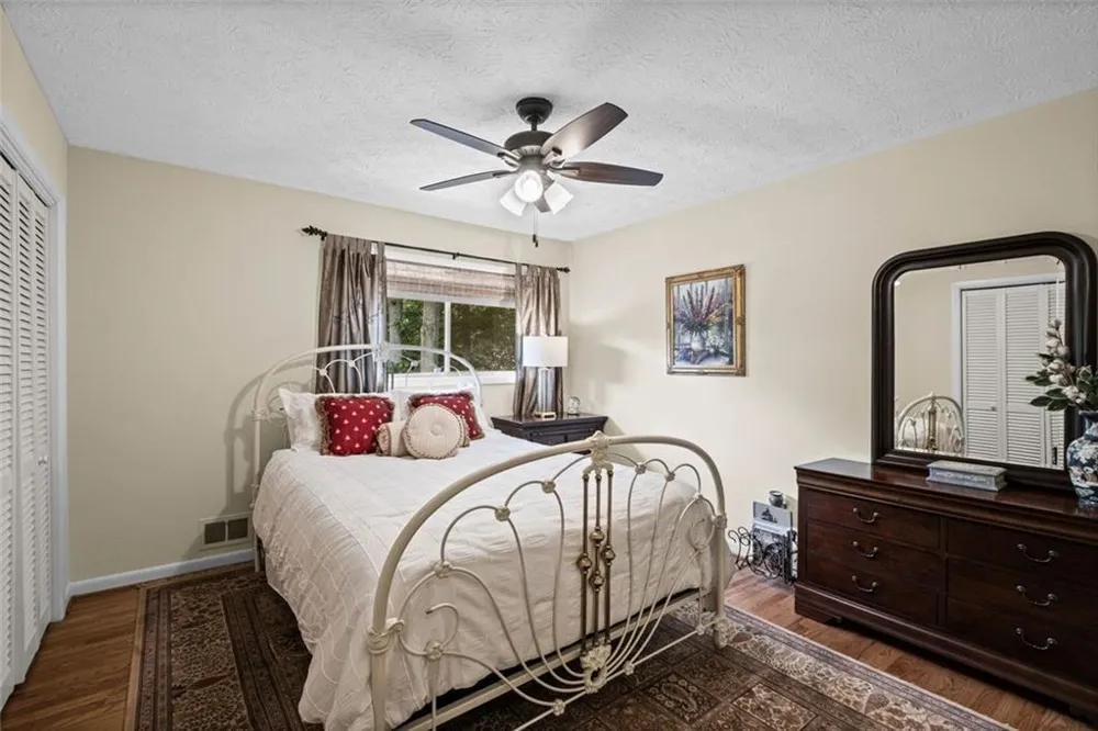 2730 Fontainebleau Drive Dunwoody, GA 30360