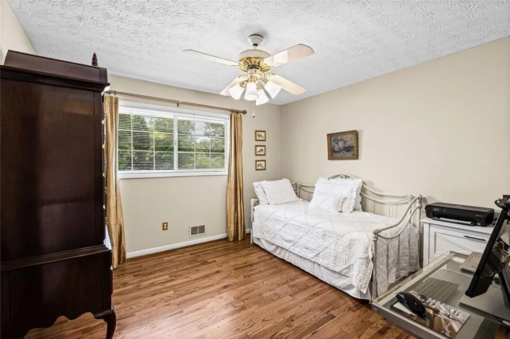 2730 Fontainebleau Drive Dunwoody, GA 30360
