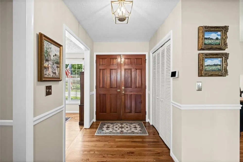 2730 Fontainebleau Drive Dunwoody, GA 30360