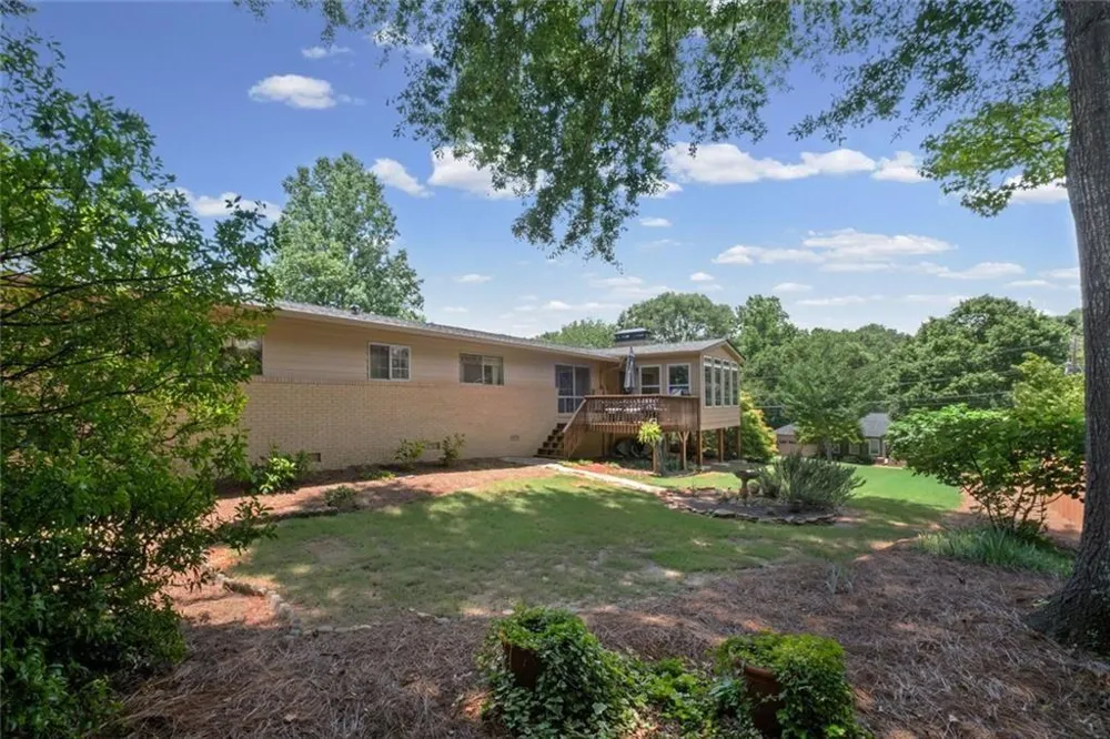 2730 Fontainebleau Drive Dunwoody, GA 30360