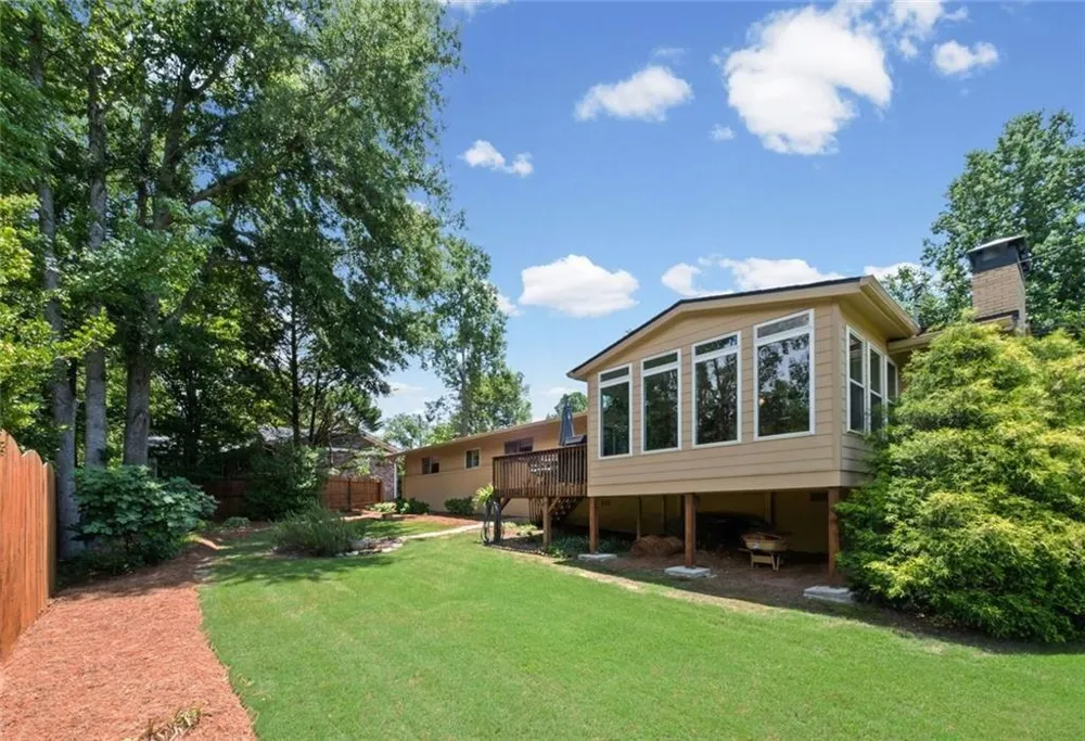2730 Fontainebleau Drive Dunwoody, GA 30360