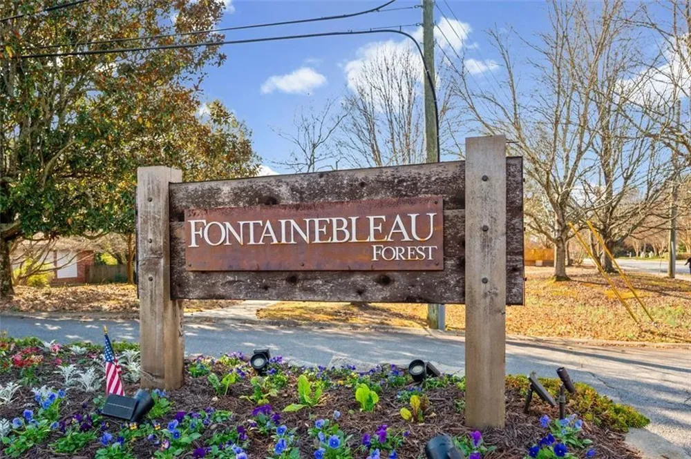 2730 Fontainebleau Drive Dunwoody, GA 30360