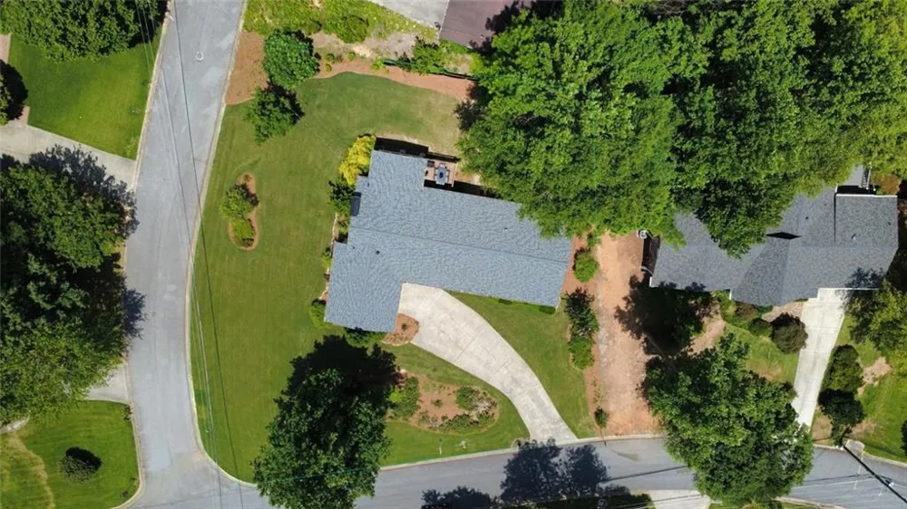 2730 Fontainebleau Drive Dunwoody, GA 30360