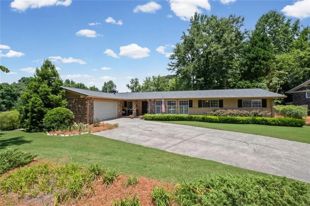 2730 Fontainebleau Drive Dunwoody, GA 30360