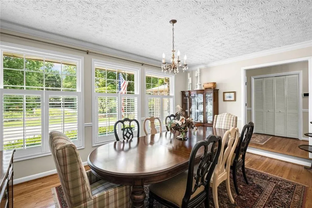 2730 Fontainebleau Drive Dunwoody, GA 30360