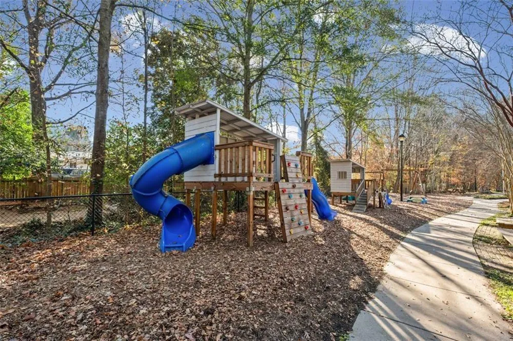 2730 Fontainebleau Drive Dunwoody, GA 30360