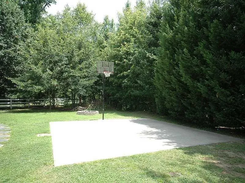 2730 Fontainebleau Drive Dunwoody, GA 30360