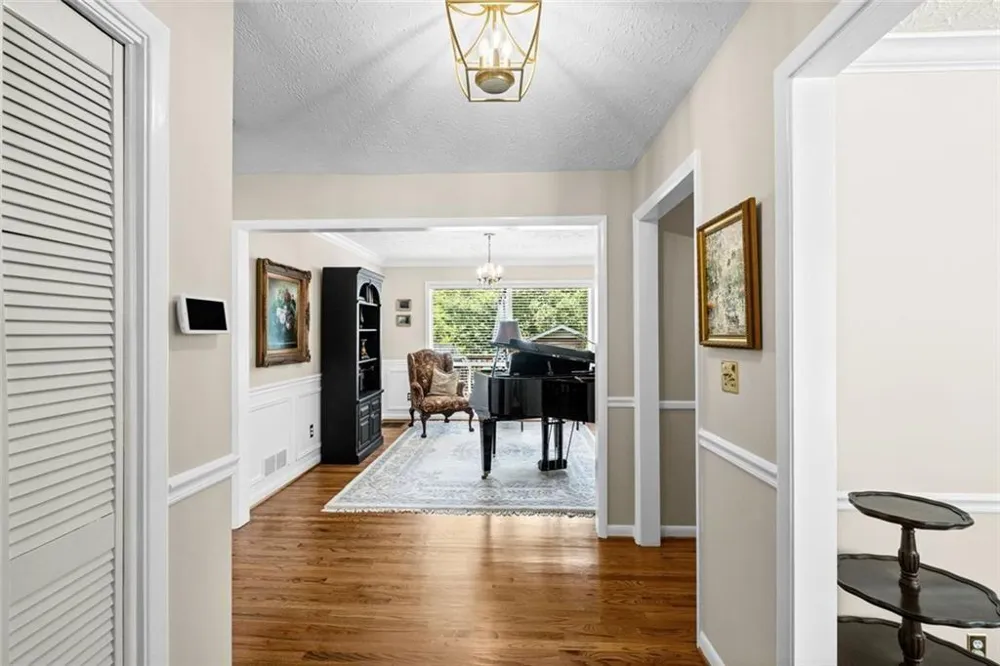 2730 Fontainebleau Drive Dunwoody, GA 30360