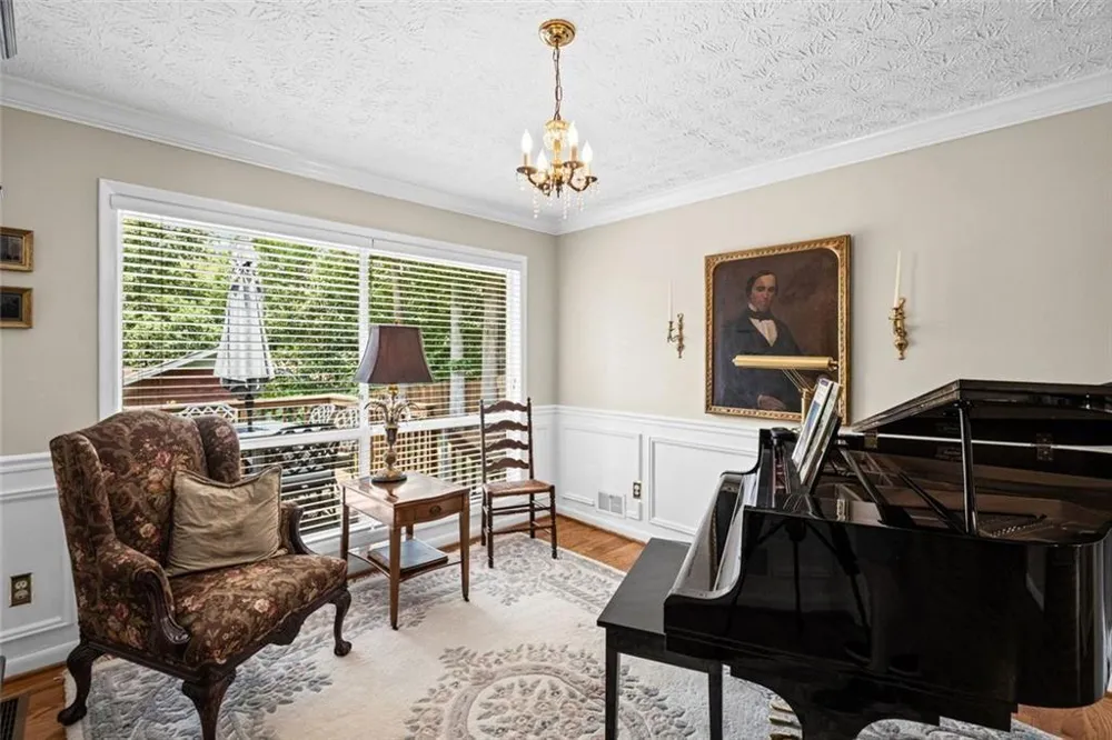 2730 Fontainebleau Drive Dunwoody, GA 30360