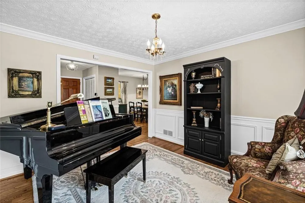 2730 Fontainebleau Drive Dunwoody, GA 30360