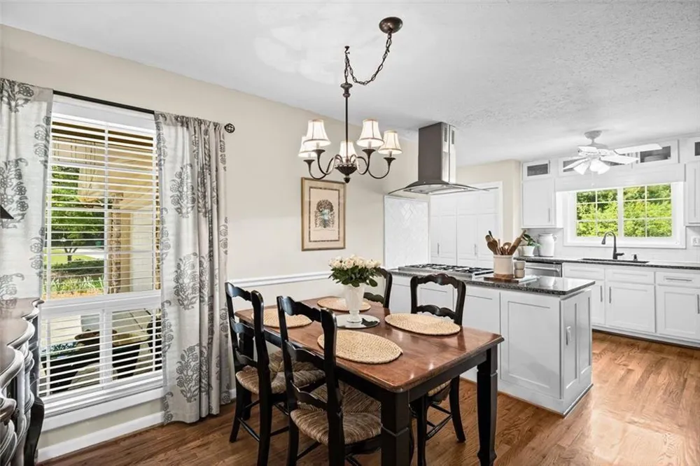 2730 Fontainebleau Drive Dunwoody, GA 30360