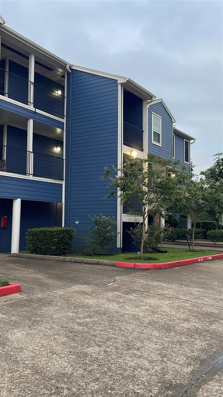 18519 Egret Bay Boulevard #1502 Webster, TX 77058