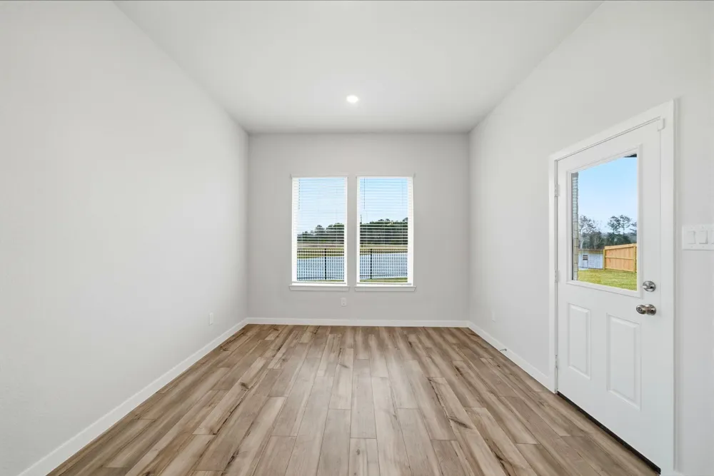 107 Lake Woodshore Court Clute, TX 77531