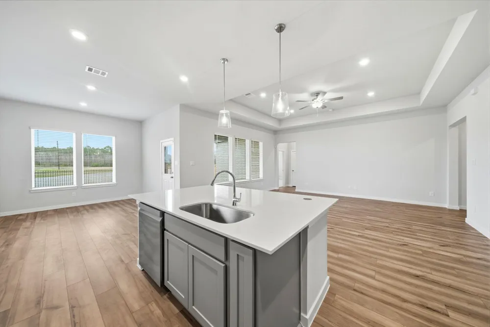107 Lake Woodshore Court Clute, TX 77531