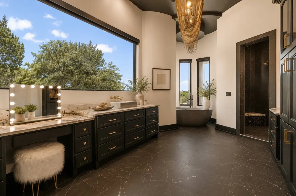 19204 Secretariat Place Spicewood, TX 78669