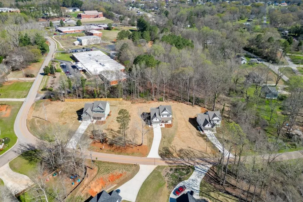 1003 Lakeview Commerce, GA 30529