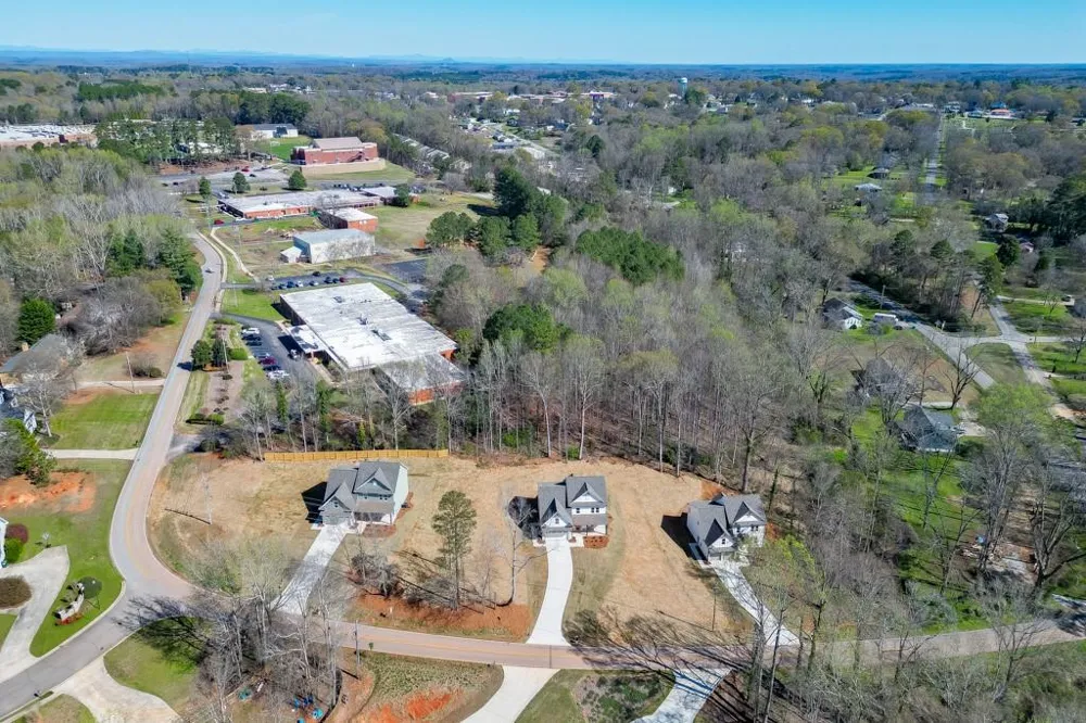 1003 Lakeview Commerce, GA 30529
