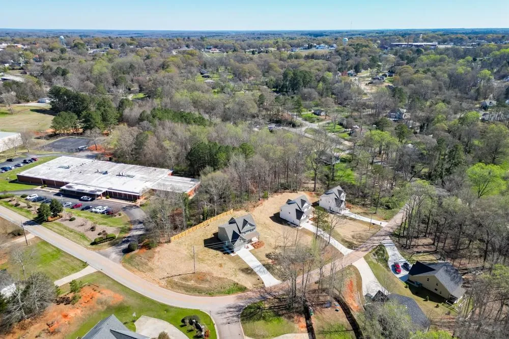 1003 Lakeview Commerce, GA 30529