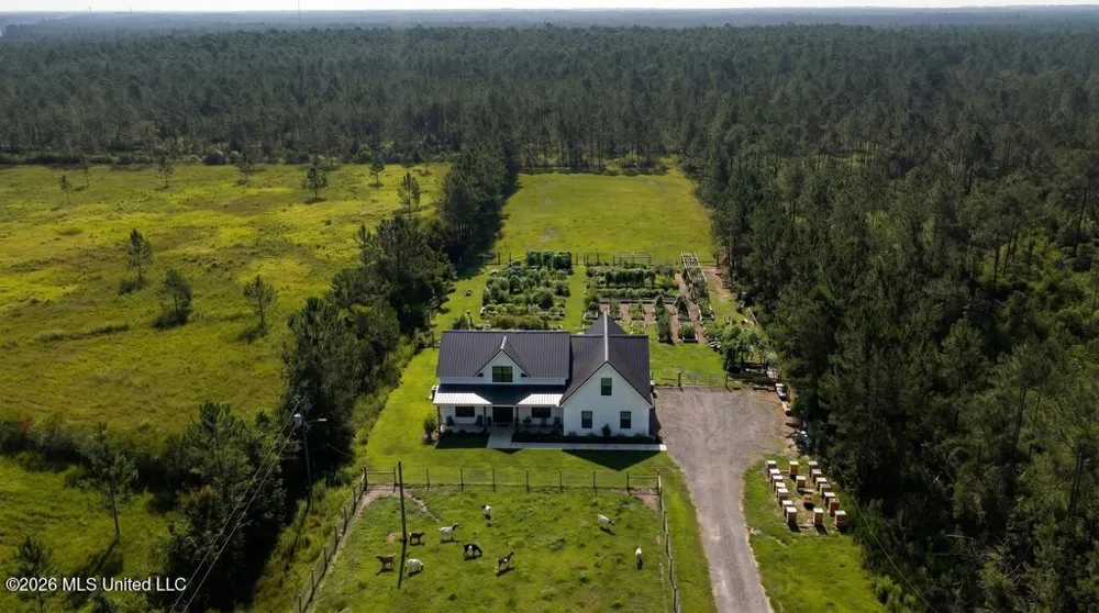 10540 Old Stage Road Moss Point, MS 39562