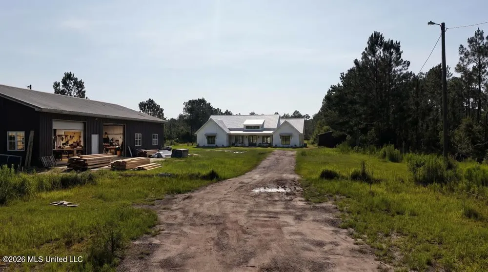 10540 Old Stage Road Moss Point, MS 39562