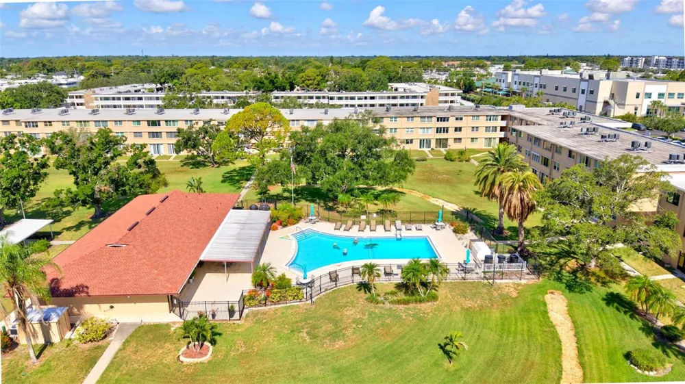 5095 BAY STREET NE #310 St Petersburg, FL 33703