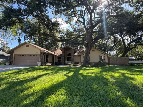 915 HEATHERBROOK DRIVE