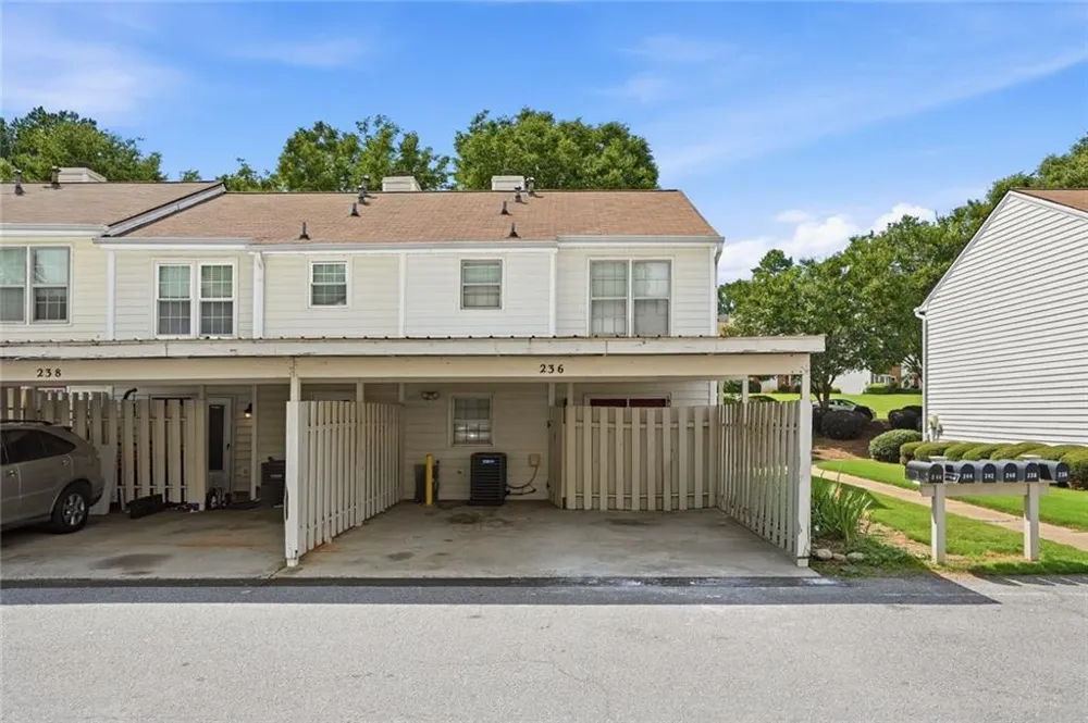 236 Mill Creek Place Roswell, GA 30076
