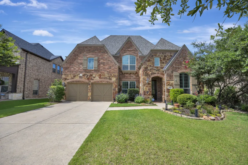 944 Highpoint Way Roanoke, TX 76262