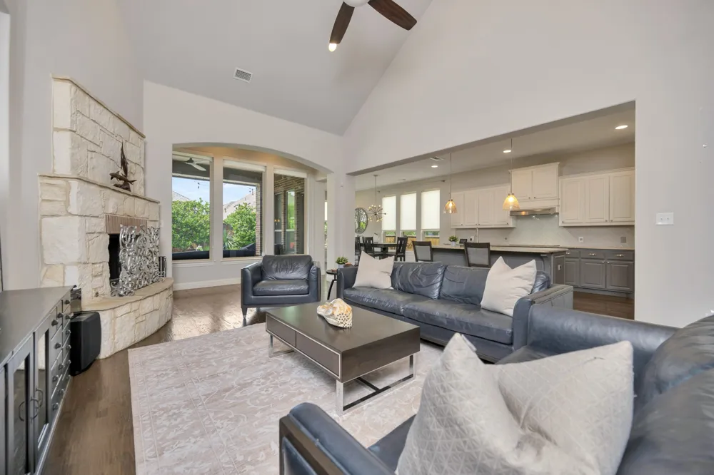 944 Highpoint Way Roanoke, TX 76262