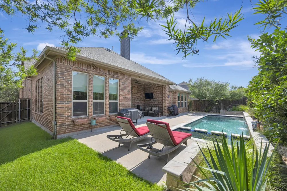 944 Highpoint Way Roanoke, TX 76262
