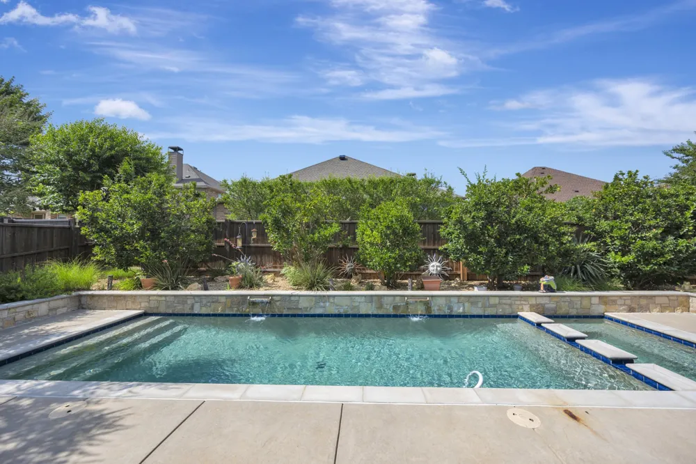 944 Highpoint Way Roanoke, TX 76262