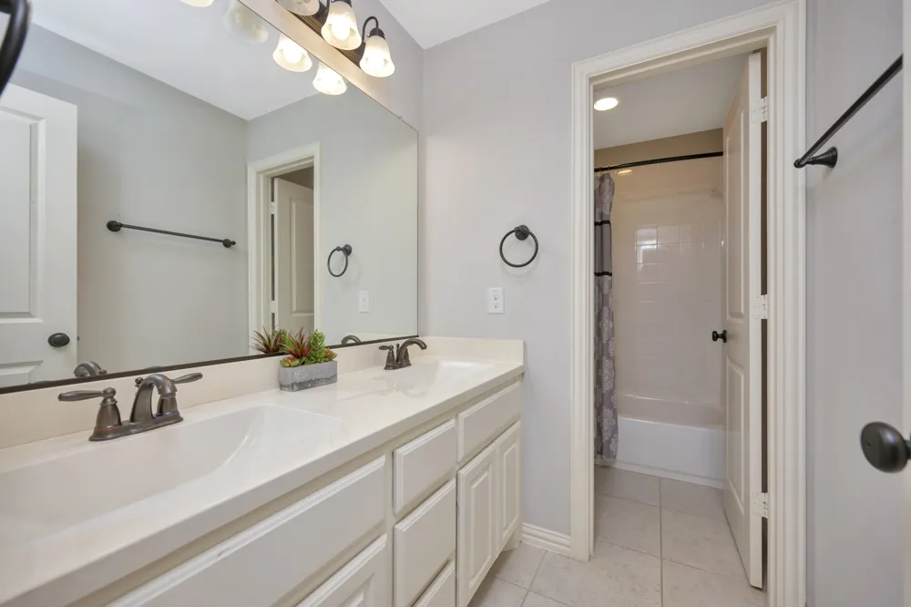 944 Highpoint Way Roanoke, TX 76262