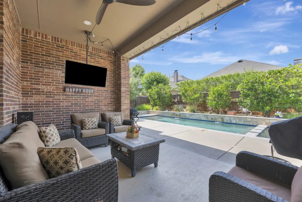 944 Highpoint Way Roanoke, TX 76262