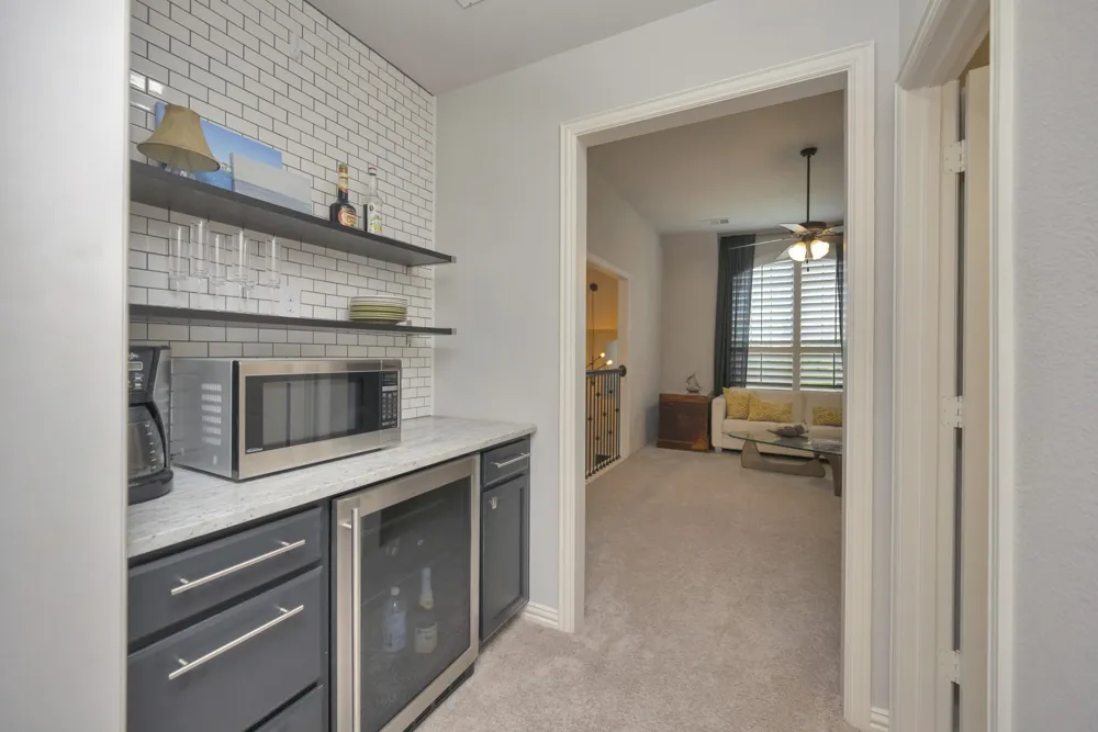 944 Highpoint Way Roanoke, TX 76262