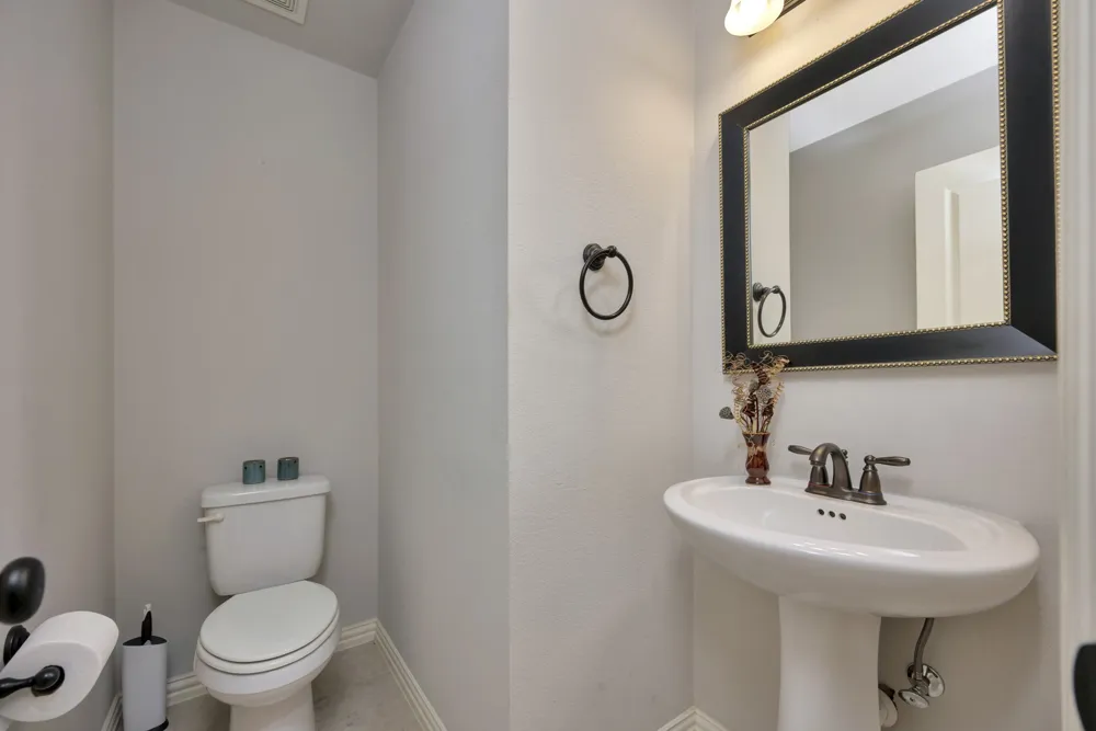 944 Highpoint Way Roanoke, TX 76262