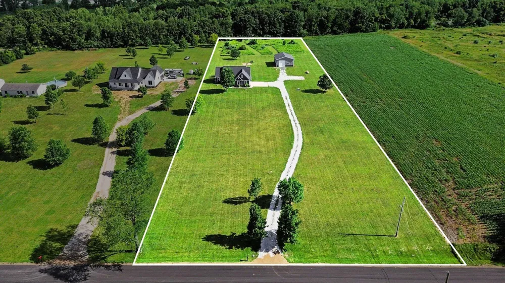 3181 Chamberlain Road Buchanan, MI 49107
