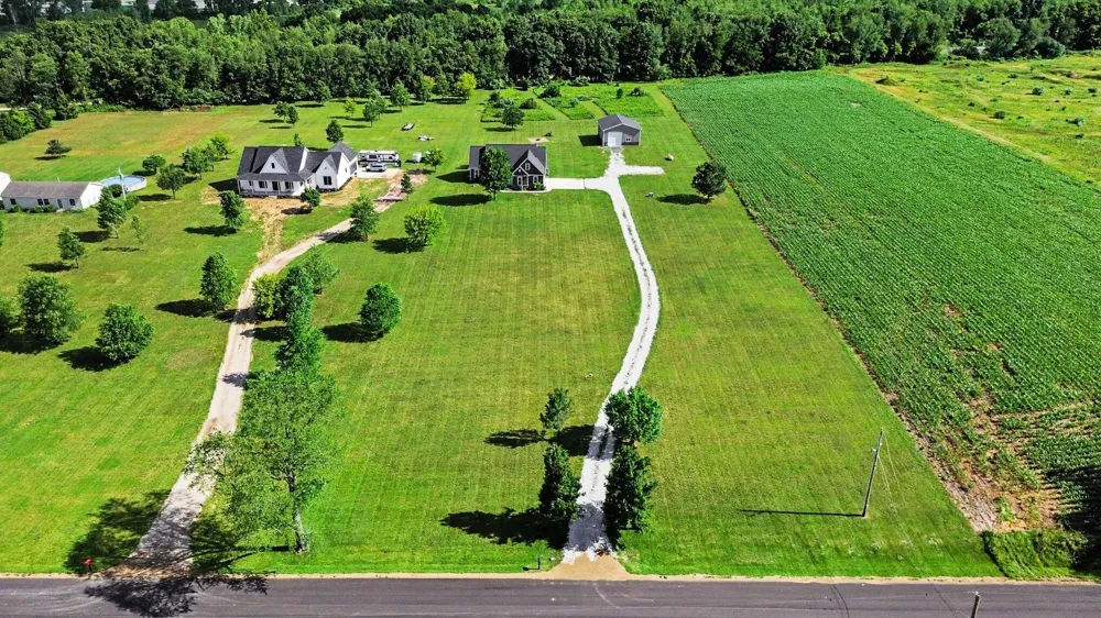 3181 Chamberlain Road Buchanan, MI 49107