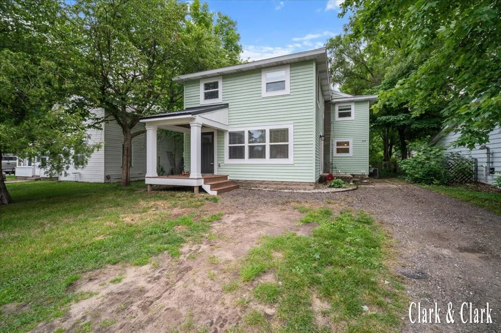 214 Lincoln Street Howard City, MI 49329