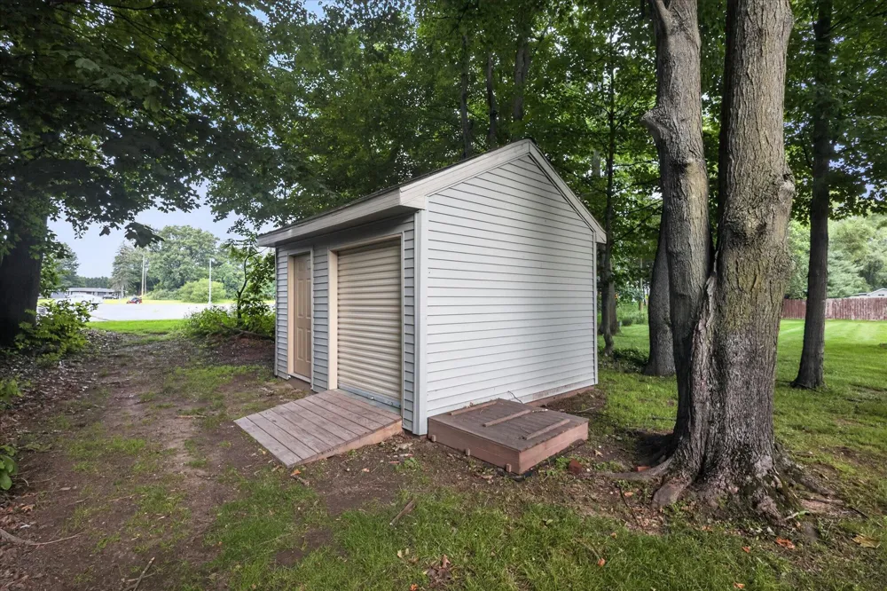 69914 Roy Drive Edwardsburg, MI 49112