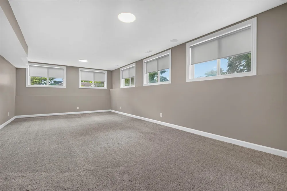 69914 Roy Drive Edwardsburg, MI 49112
